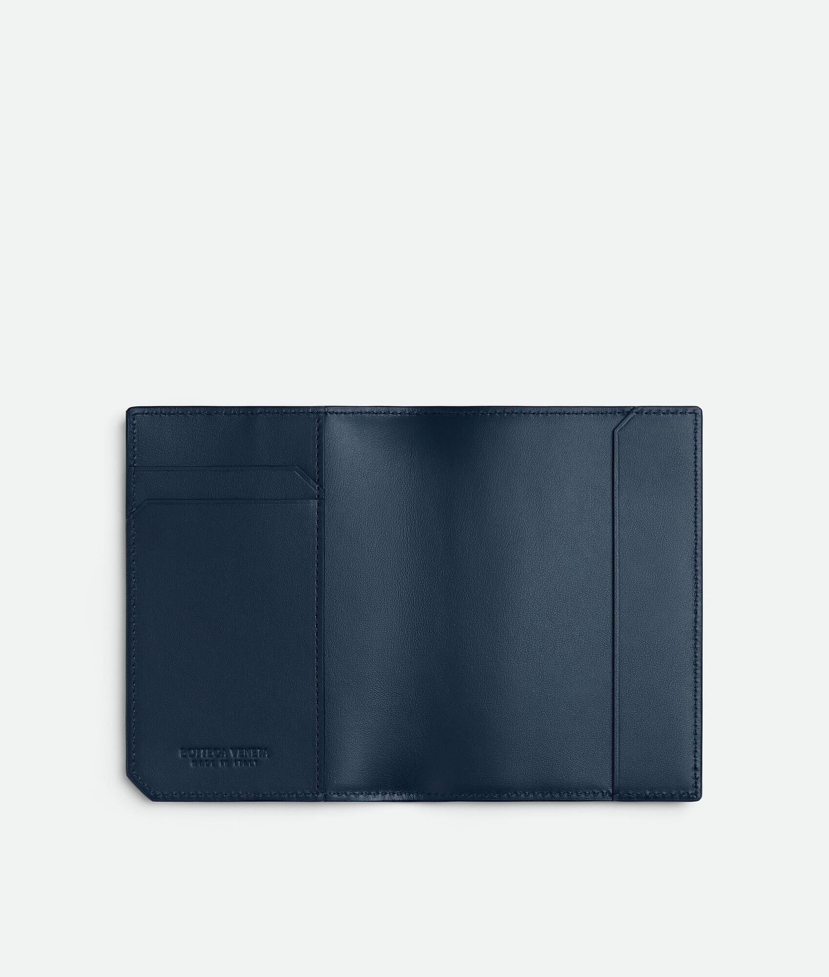 Intrecciato Piccolo Passport Case